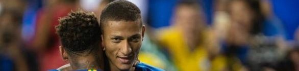 Voa, pombo! Diante de rival inofensivo, Brasil goleia El Salvador por 5 a 0