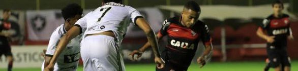 De virada e com Erik em boa jornada Botafogo supera Vitória em jogo de sete gols