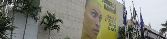 Seis vezes melhor do mundo, Marta ganha homenagem na sede da CBF