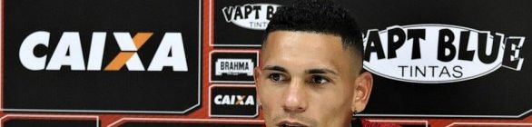 Léo Gomes põe maturidade à prova para recuperação do Vitória na Série A