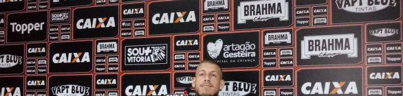 Vitória encaminha empréstimo de Uillian Correia para o RB Brasil