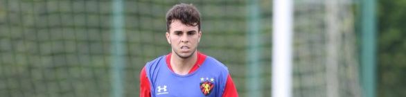 Contratado a pedido de Chamusca, Andrigo chega ao Vitória para suprir carência