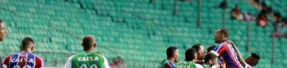 em noite de festa, Bahia goleia Juazeirense e lidera Campeonato Baiano