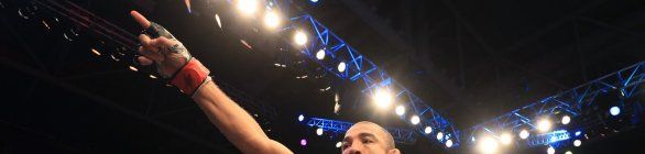 Em exibição de gala no UFC Fortaleza, Aldo nocauteia Moicano e comemora nos braç