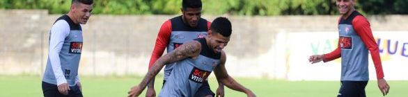Em treino na Toca do Leão, Tencati reforça quesitos táticos e trabalha defesa