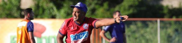 Roger Machado confirma equipe com três volantes