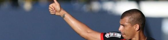 Vitória renova contrato de Neto Baiano até o final da temporada