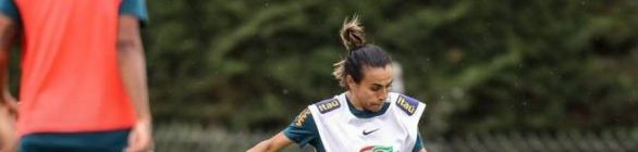 Marta treina com grupo e aumenta chances de jogar contra a Austrália