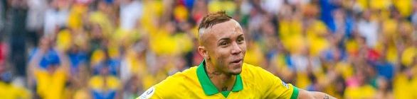 Da garupa do pai a xodó de Tite, Everton valoriza mil vezes em 6 anos
