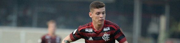 Flamengo libera Ronaldo para viajar e acertar com o Bahia até dezembro