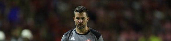 Drama repetido: Vitória acumula viradas e abatimento emocional em partidas
