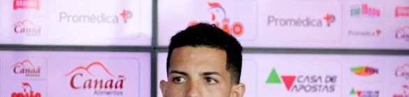 Flávio comemora oportunidades como volante e espera mudar fase do Bahia