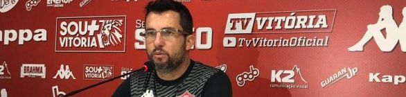 Osmar Loss diz que gol mudou jogo e admite atuação ruim do Vitória: 