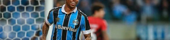 Grêmio vence Athletico 2 a 0 e larga em vantagem na semifinal da Copa do Brasil