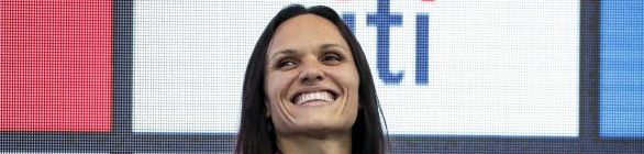 Carol Santiago bate novamente russa leva ouro nos 100m livre e soma três medalha
