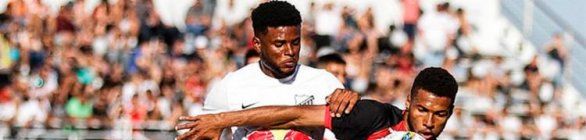 Com dois gols em um minuto, Bragantino bate Vitória e coloca Leão no Z-4