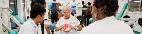 Programa oferece atividade física gratuita a idosos  