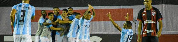 Em partida truncada, Londrina vence e empurra o Vitória para a porta do Z-4