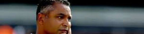 Roger vê jogo equilibrado, diz que Bahia recuou após gol e avalia vaias