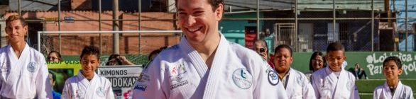 O judoca medalhista olímpico Tiago Camilo promove inédito leilão beneficente 