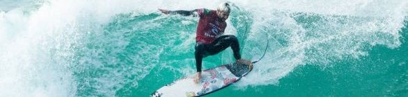 Ítalo Ferreira crava nota 10, é campeão em Peniche e assume liderança do Mundial