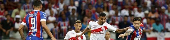 Com dois gols de Guerrero, Inter derrota o Bahia em Salvador e chega ao 5º lugar