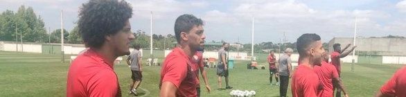 Vitória treina em Curitiba e inicia preparação para pegar o Operário