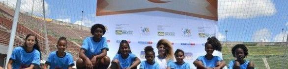 Com 150 vagas, oficina de futebol feminino no estádio de Pituaçu abre inscrições