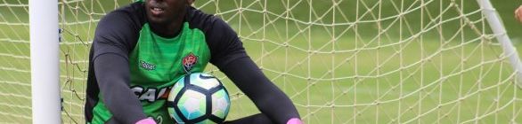 Vitória encaminha empréstimo do goleiro Caíque ao CSA