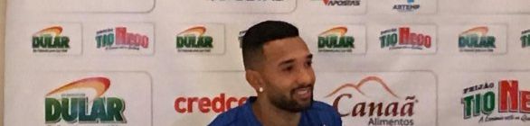 Clayson avalia peso de substituir Artur e mostra fome de títulos pelo Bahia
