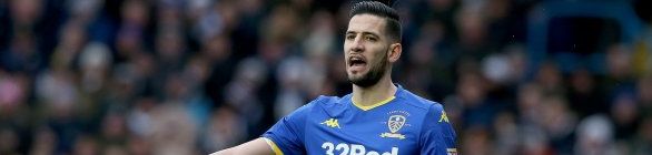 Goleiro do Leeds United é punido com oito jogos de suspensão por ofensa racista