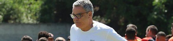 Paulo Carneiro anuncia que time de aspirantes do Vitória está sendo “desmontado”