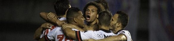 Em noite de golaços, Flamengo vence o Bahia com autoridade e sobe na tabela