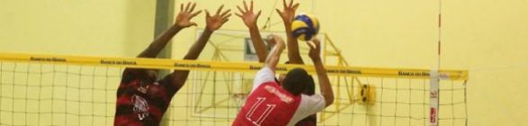 VOLEIBOL MASCULINO – VITÓRIA/FSBA SE CLASS﻿IFICA INVICTO PARA FINAIS DA C