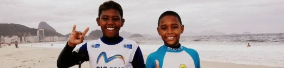 Jovens de favela organizam vaquinha para disputa do título mundial de Bodyboard