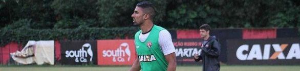 Atacante Gustavo Tréllez já treina no Vitória